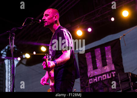 Festival de musique en châteaux CZ Hradec NAD Moravici, la République tchèque, le 22 août 2015. Guitariste de la bande Wohnout Matej Homola. (Photo/CTK Frantisek Gela) Banque D'Images