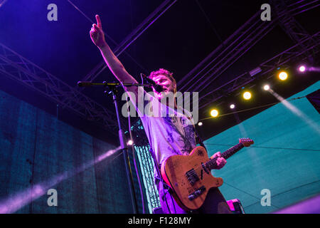 Festival de musique en châteaux CZ Hradec NAD Moravici, la République tchèque, le 22 août 2015. Le guitariste du groupe Jan Wohnout Homola. (Photo/CTK Frantisek Gela) Banque D'Images