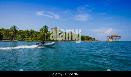 L'Île de Colon, Panama - 25 avril 2015 : l'Île de Colon est la plus septentrionale et dans l'île principale de Bocas del Toro Banque D'Images