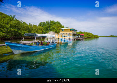 L'Île de Colon, Panama - 25 avril 2015 : l'Île de Colon est la plus septentrionale et dans l'île principale de Bocas del Toro Banque D'Images