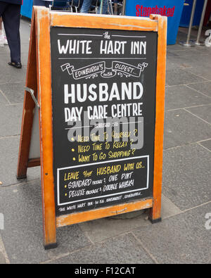 Signe extérieur de l'humoristique White Hart Inn dans le quartier historique de Grassmarket d'Édimbourg, Écosse Banque D'Images