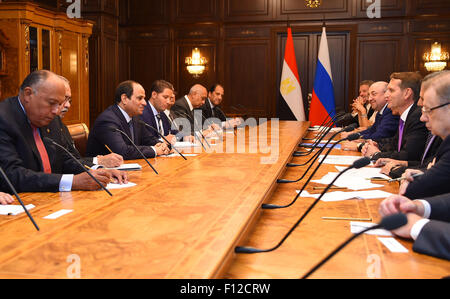 Moscou, Moscou, Fédération de Russie. Août 25, 2015. Le président égyptien, Abdel Fattah al-Sis parle avec le président de la Douma d'État russe Sergueï Narychkine, lors d'une réunion à la Douma, la chambre basse du parlement, à Moscou, Russie le 25 août, 2015 © Bureau Président égyptien/APA/Images/fil ZUMA Alamy Live News Banque D'Images