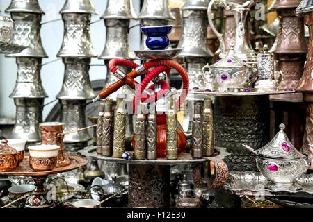 Des objets faits de grenades de la guerre civile, en Sarajevo's Bascarsija. Banque D'Images