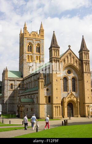 L'église abbatiale reconstruite (1907-1938) à l'abbaye de Buckfast, Devon, UK Banque D'Images