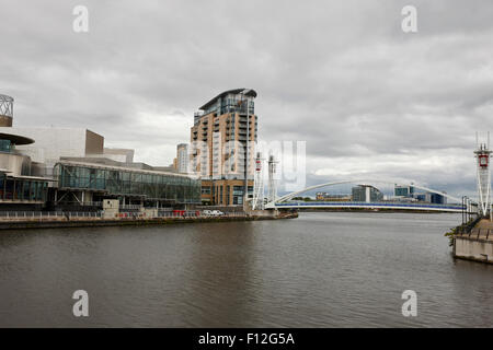 Le Lowry et Salford Quays lowry Manchester uk du pont-passerelle Banque D'Images