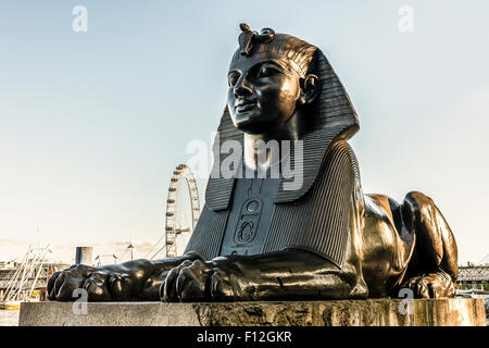 Le Sphinx de Cleopatra's Needle Londres Banque D'Images