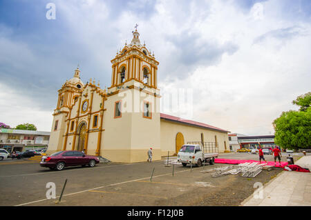 Centre-ville église principale, Santiago est l'une des plus grandes villes de Panama et une importante plaque tournante du transport dans la région. Banque D'Images