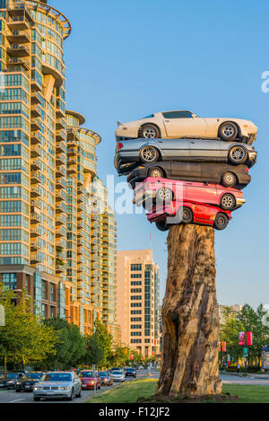 Installation d'art public appelé Trans Am Totem par artiste Marcus Bowcott, Vancouver, Colombie-Britannique, Canada. Banque D'Images