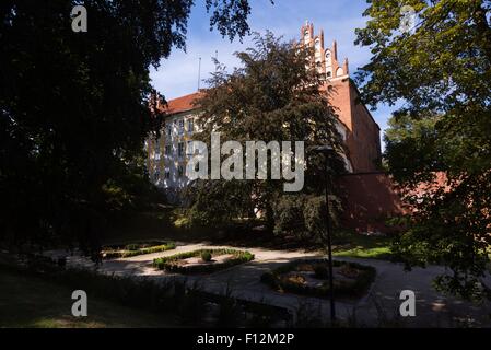 OLSZTYN, Pologne - 21 août 2015 : vieux château teutonique à Olsztyn (gothique château des Croisés), attraction touristique de l'est de Polan Banque D'Images