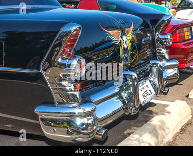 Vue arrière d'une Buick 1955 restauré et personnalisées à un mois d'août, 2014 classic car show à Washington, de l'État. Banque D'Images