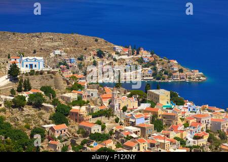 Bateaux dans le port de Symi Angle élevé, Symi, Dodécanèse, îles grecques, Grèce, Europe Banque D'Images