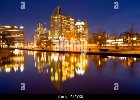 L'horizon de La Haye, Pays-Bas la nuit. Banque D'Images