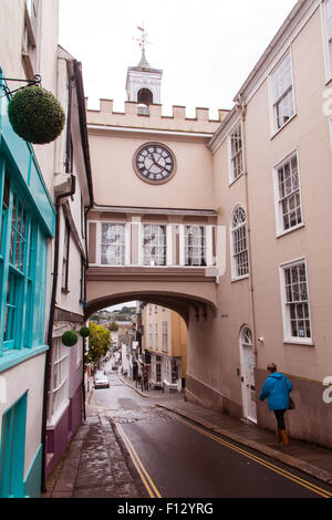 Porte de l'Arch et tour de l'horloge, Fore Street, TOTNES, Devon, Angleterre, Royaume-Uni. Banque D'Images