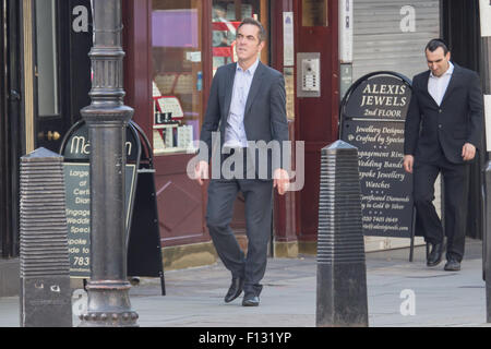 James Nesbitt et Sienna Guillory 'tournage' Lucky Man à Hatton Garden avec : James Nesbitt Où : London, Royaume-Uni Quand : 25 Juin 2015 Banque D'Images