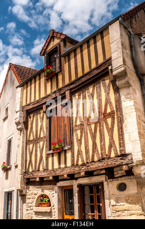 Maison ancienne à colombages, Yonne, France. Banque D'Images