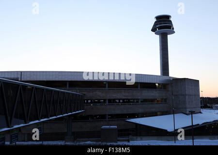 Un parking à l'Aéroport International Arlanda à Stockholm, en Suède. Banque D'Images