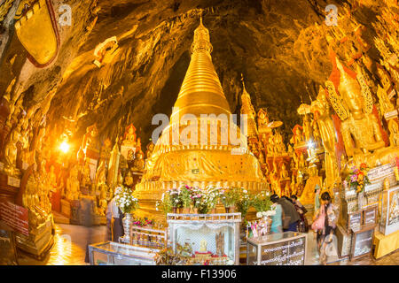 Statues de Bouddha en or à Pindaya Cave, Birmanie, Myanmar. Banque D'Images