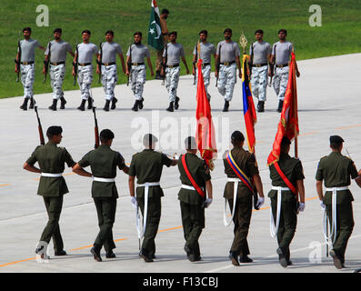 Beijing, Chine. 26 août, 2015. Les troupes étrangères à la base de formation de parade à Beijing, capitale de Chine, le 26 août 2015. Près de 1 000 troupes étrangères de 17 pays participeront au défilé militaire de la Chine marquant le 70e anniversaire de la fin de la Seconde Guerre mondiale le 3 septembre. Le Bélarus, Cuba, Égypte, Kazakhstan, Kirghizistan, Mexique, Mongolie, Pakistan, la Serbie, le Tadjikistan et la Russie ont envoyé composé de formations autour de 75 personnes à mars dans le défilé. Source : Xinhua/Alamy Live News Banque D'Images