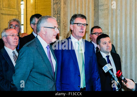 Belfast, en Irlande du Nord, Royaume-Uni. 26 août, 2015. Leader UUP Mike Nesbitt annonce que le parti ne se retirerait de l'exécutif d'Irlande du Nord et la formation d'une opposition, après des révélations du chef de la police PSNI que l'IRA sont encore une organisation active. Crédit : Stephen Barnes/Alamy Live News Banque D'Images