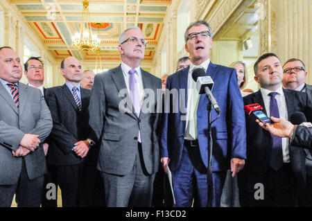 Belfast, en Irlande du Nord, Royaume-Uni. 26 août, 2015. Leader UUP Mike Nesbitt annonce que le parti ne se retirerait de l'exécutif d'Irlande du Nord et la formation d'une opposition, après des révélations du chef de la police PSNI que l'IRA sont encore une organisation active. Crédit : Stephen Barnes/Alamy Live News Banque D'Images