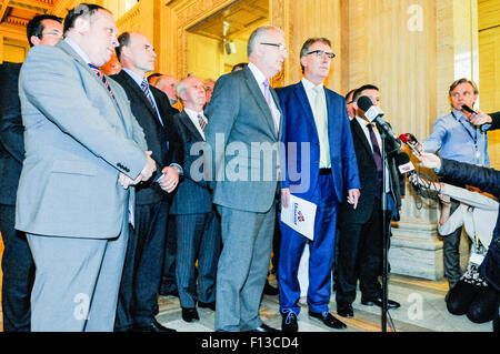 Belfast, en Irlande du Nord, Royaume-Uni. 26 août, 2015. Leader UUP Mike Nesbitt annonce que le parti ne se retirerait de l'exécutif d'Irlande du Nord et la formation d'une opposition, après des révélations du chef de la police PSNI que l'IRA sont encore une organisation active. Crédit : Stephen Barnes/Alamy Live News Banque D'Images