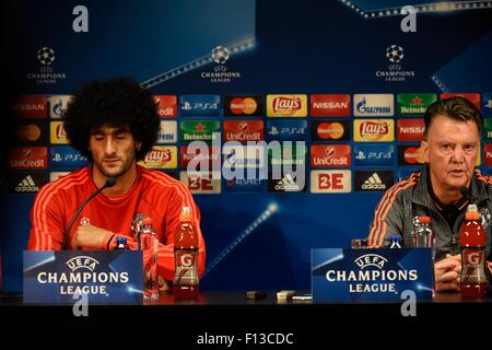 Bruges, Belgique. Août 26, 2015. Ligue des Champions de football entre le FC Bruges et Manchester United. Conférence de presse et de formation pour Manchester United. L'entraîneur Louis Van Gaal de Manchester et Manchester's Marouane Fellaini : Action Crédit Plus Sport/Alamy Live News Banque D'Images