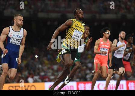 Beijing, Chine. Août 26, 2015. Usain Bolt en Jamaïque (2L) en concurrence au cours de la demi-finale du 200m masculin au Championnats du monde IAAF 2015 au 'nid d'oiseau' Stade national de Beijing, capitale de la Chine, le 26 août 2015. Credit : Yue Yuewei/Xinhua/Alamy Live News Banque D'Images