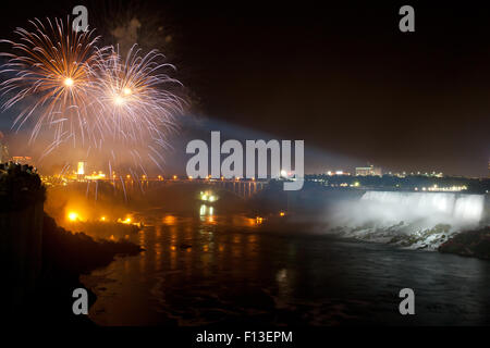 D'artifice à Niagara Falls, Ontario, Canada Banque D'Images