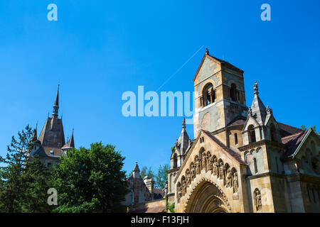 La chapelle Jak dans le château Vajdahunyad dans Budapest, Hongrie. Banque D'Images