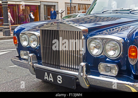 Une Rolls-Royce limousine garée dans London's New Bond Street Banque D'Images