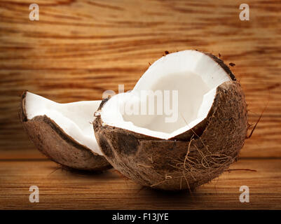 Sur fond de bois de noix de coco fraîche en libre Banque D'Images