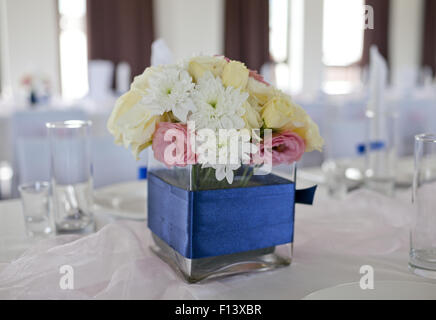 Table de mariage avec bouquet de gerbera Banque D'Images