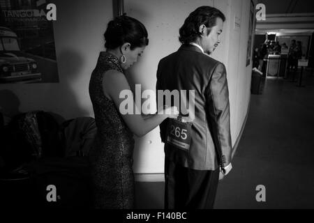 Buenos Aires. Août 24, 2015. Image prise le 24 août 2015, montre Lily Cheng (L) et Raymond Chu (R), de la Chine à Hong Kong, qui s'apprête à participer à la Coupe du monde de tango, à Buenos Aires, capitale de l'Argentine. Le Dernier Tango Salon de doit être effectuée le mercredi à 19:00 (22:00 GMT) dans le légendaire stade de Luna Park. L'étape finale de Tango, qui se tiendra le jeudi, célèbre chanteur de tango Raul Lavie, bandonéoniste Horacio Romo et chorégraphie de Johana Copes. © Martin Zabala/Xinhua/Alamy Live News Banque D'Images