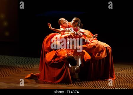 New York, NY, USA. Août 26, 2015. Les danseurs de Pearl présente à la presse spéciale Aperçu de la nouvelle spectaculaire danse PEARL, David H. Koch Theater au Lincoln Center, New York, NY 26 août 2015. Crédit : Jason Smith/Everett Collection/Alamy Live News Banque D'Images