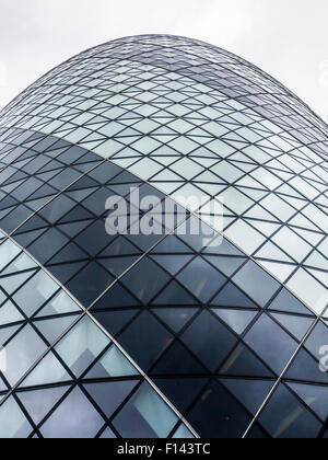 Ciel orageux et orageux sur les marchés le Gherkin et la ville de London financial district Banque D'Images