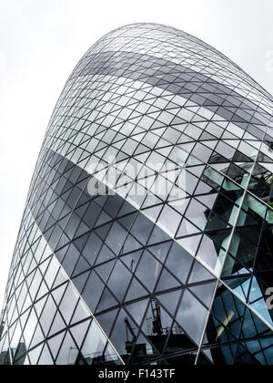 Ciel orageux et orageux sur les marchés le Gherkin et la ville de London financial district Banque D'Images