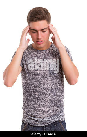 Studio photo d'un jeune homme pensif, isolé sur fond blanc Banque D'Images