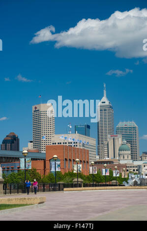 Indianapolis skyline de White River Park, Indianapolis, Indiana Banque D'Images