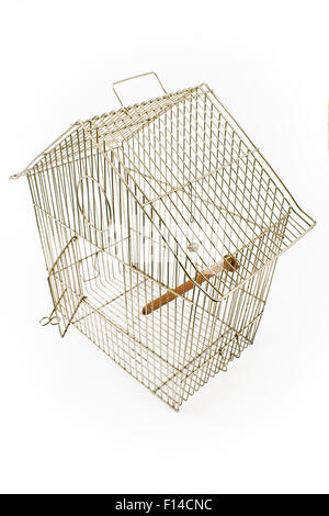 Cage à oiseaux vide avec porte ouverte isolated on white Banque D'Images