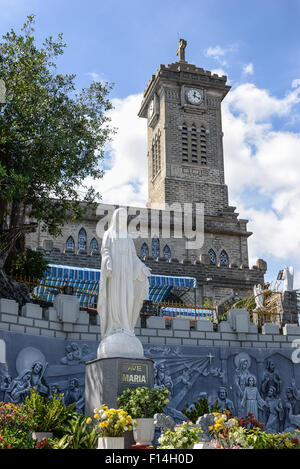 Vierge Marie Statue près de la cathédrale de Nha Trang. Vietnam Banque D'Images