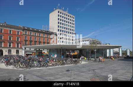 Des centaines de vélos garés à la station la plus achalandée au Danemark, Nørreport Station à Nørrevold à Copenhague. Le Danemark. Banque D'Images