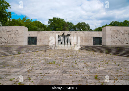 Mausolée du mouvement syndical (1958), cimetière Kerepesi, Pest, Budapest, Hongrie, Europe Banque D'Images