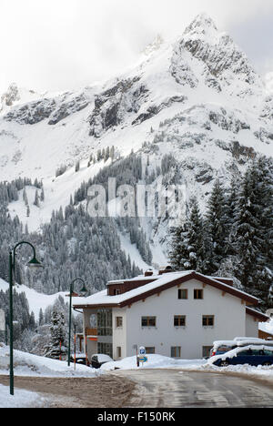 Un petit village alpin dans la région de Vorarlberg Schrocken, Autriche Banque D'Images