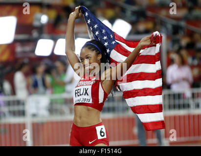 (150827) -- BEIJING, le 27 août 2015 (Xinhua) -- Allyson Felix de la United States célèbre après avoir remporté le 400m femmes finale aux Championnats du monde IAAF 2015 au 'nid d'oiseau' Stade national de Beijing, capitale de la Chine, le 27 août, 2015. (Xinhua/Wang Lili) Banque D'Images