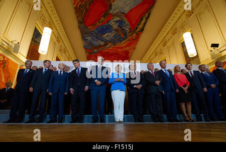 Vienne, Autriche. Août 27, 2015. Des représentants posent pour une photo de famille au cours de l'Ouest des Balkans Sommet à Vienne, capitale de l'Autriche, le 27 août, 2015. Credit : Qian Yi/Xinhua/Alamy Live News Banque D'Images