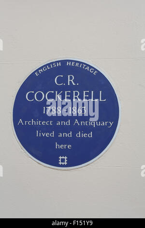 Blue plaque pour C.R. Cockerell, architecte & Antiquarian qui vivaient à 13 Chester place entre 1788 et 1863, Camden, Londres NW1 Banque D'Images