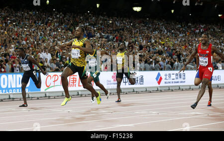 Beijing, Chine. Août 27, 2015. Usain Bolt en Jamaïque (2L) en concurrence au cours de la 200m masculin à la finale des Championnats du monde IAAF 2015 au 'nid d'oiseau' Stade national de Beijing, capitale de la Chine, le 27 août, 2015. Credit : Wang Lili/Xinhua/Alamy Live News Banque D'Images