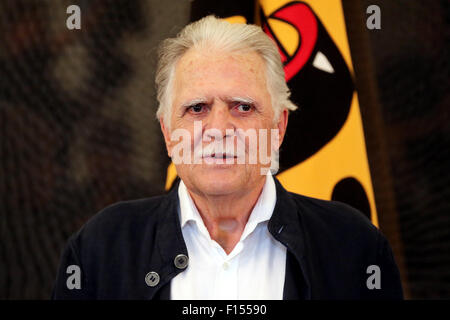 Berlin, Allemagne. Août 27, 2015. Le caméraman Michael Ballhaus observe tandis que il est attribué la Grande Croix du Mérite avec le ruban de la République fédérale d'Allemagne dans le château de Bellevue à Berlin, Allemagne, 27 août 2015. Il a été présenté la Croix du Mérite avec ruban par le Président allemand Joachim Gauck. Photo : WOLFGANG KUMM/dpa/Alamy Live News Banque D'Images