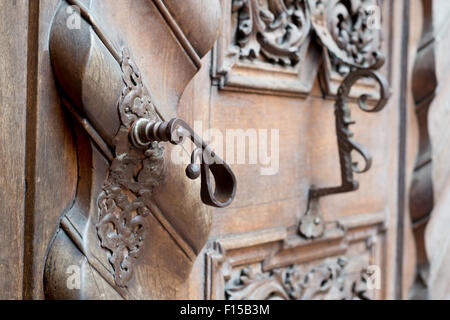 Trento, Italie, Détail du portail de l'église San Francesco Saverio Banque D'Images