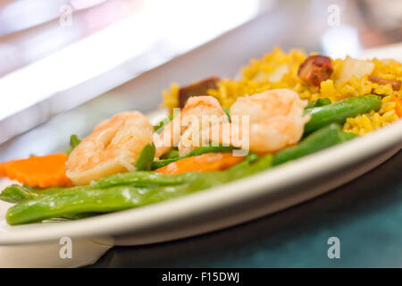 Crevettes à l'ail chinois salé avec des haricots et du porc riz frit Banque D'Images